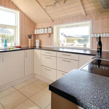 Three-bedroom Holiday In Hadsund * Øster Hurup
